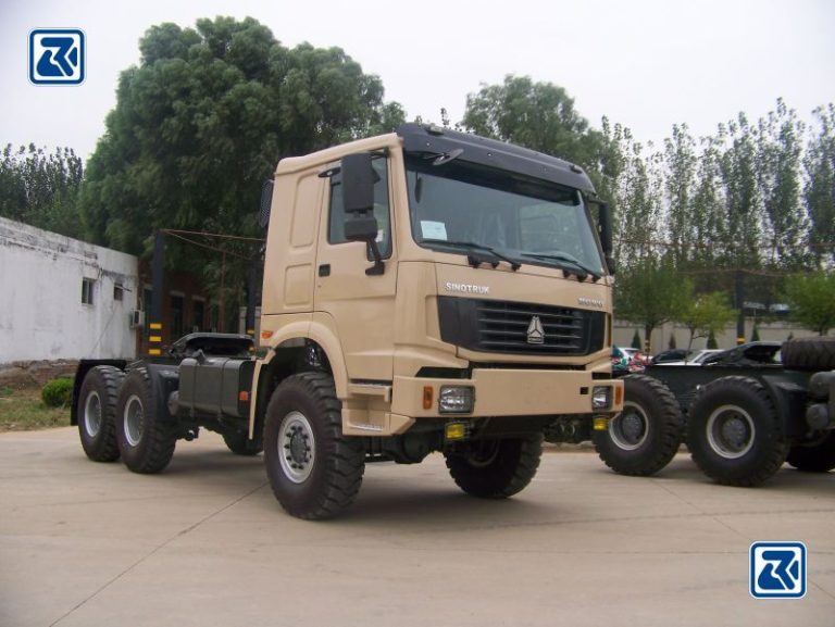 Вид спереди на тягач Sinotruck HOWO 6x6 с кабиной и колесами для тяжелых условий эксплуатации