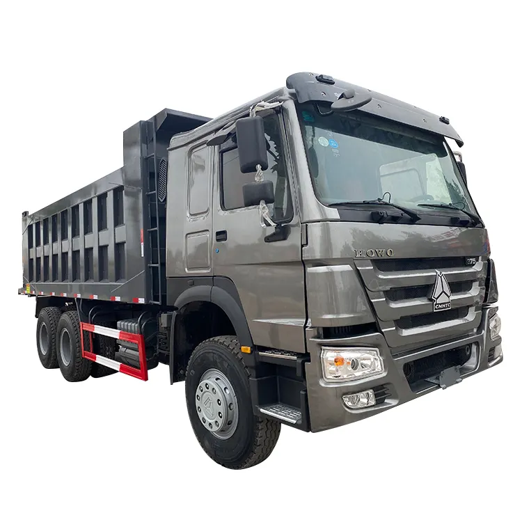 Vue avant des camions à benne basculante HOWO, conception robuste