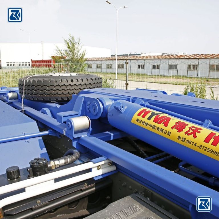HOWO 8X4 Garbage truck with hook arm (12)