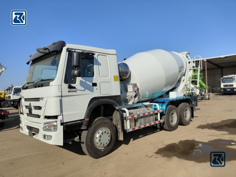 HOWO Concrete Mixer Truck Clean