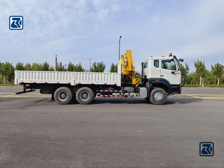 Choose the Right HOWO Truck-Mounted Crane Model
