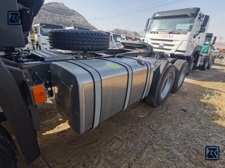 HOWO Tractor trailer Fuel tank-